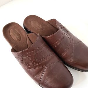 CLARKS Leather Mukes Slides sz 9